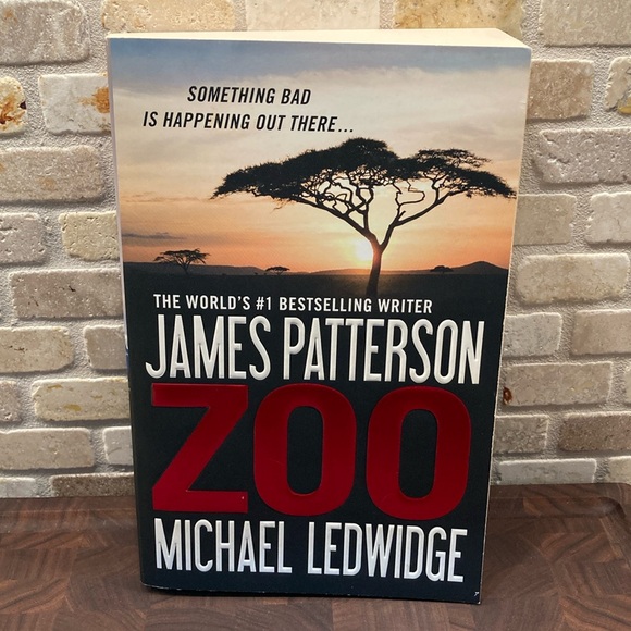 Paperback Bestseller Zoo by James Patterson - Picture 1 of 8